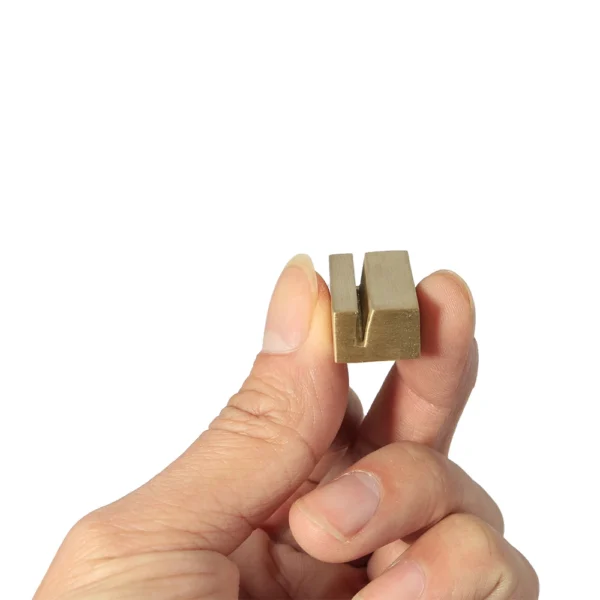 S7bfc63b3e59e4752be68657e20e646fet.webp Brass Clamp Card Holder Stand